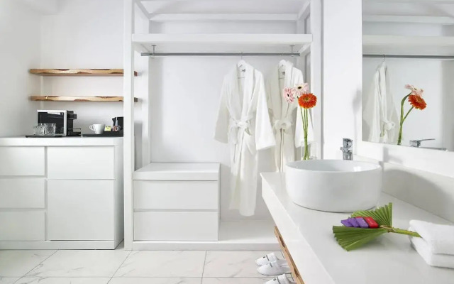 Dimitra Beach Hotel & Suites