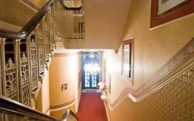 Maranton House Hotel