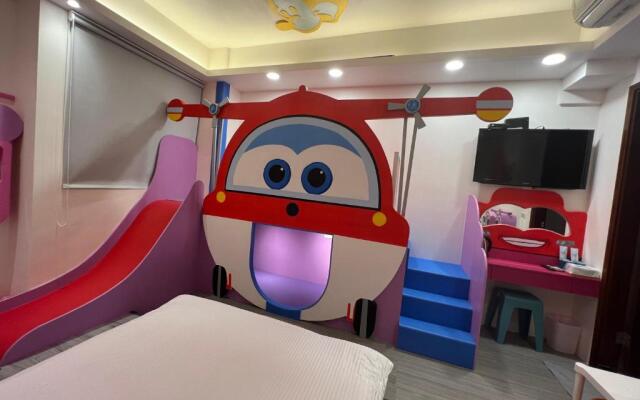 Fun Holiday Hostel
