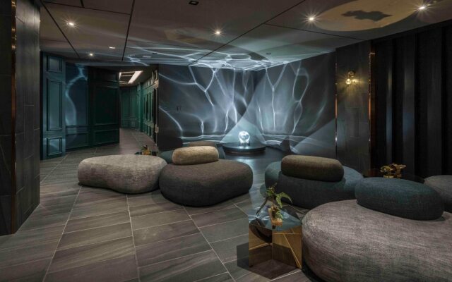 Red Dot Hotel