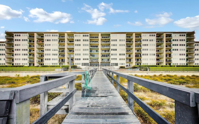 Breathtaking Ocean View Amelia South Condo by RedAwning