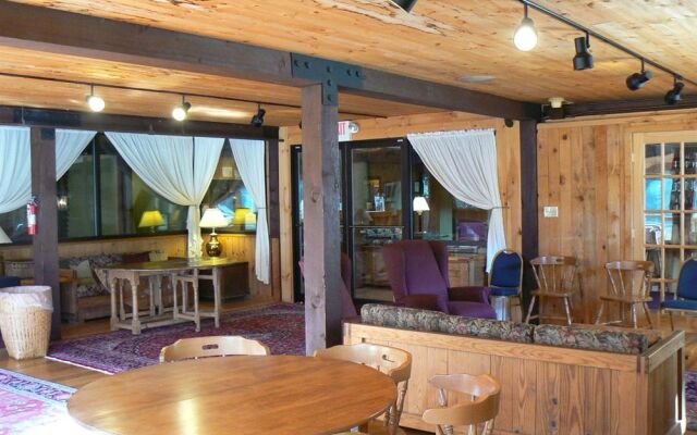 Snowy Owl Inn And Resort