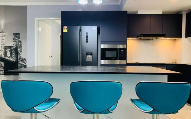 Southbank Modern Luxe Apartment