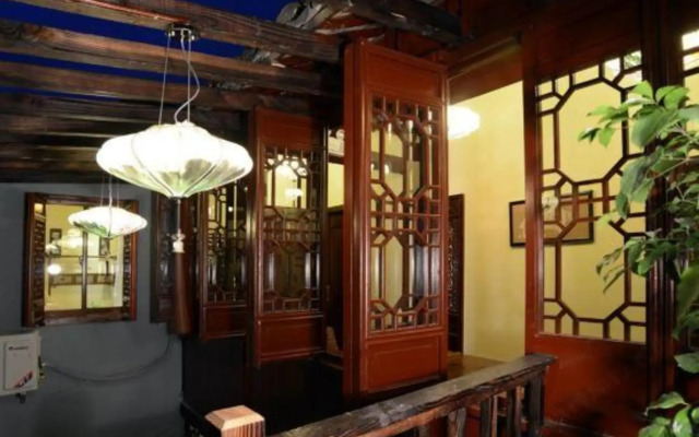 Zhouzhuang Hanshe Ziteng Bieyuan