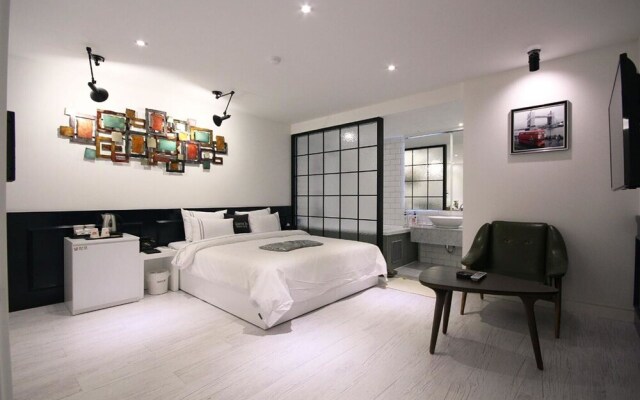 Jeonju Deokjindong Hotel Wannabe