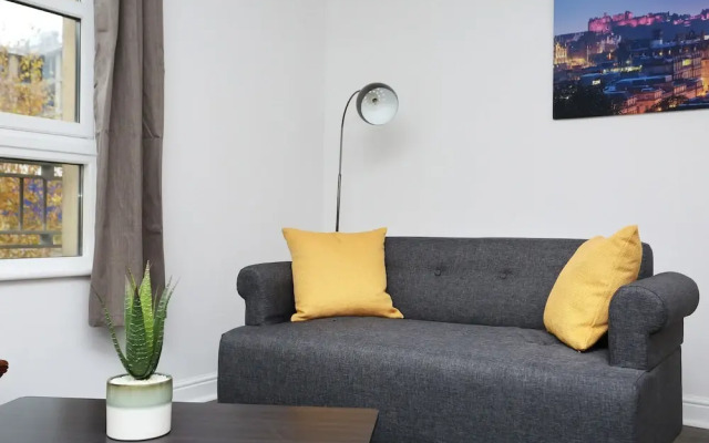 JOIVY Apartment Near The Royal Mile With Parking