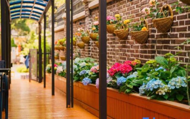 Shu Yi Shu Er B&B（Dalian Nanshan Road Shop）