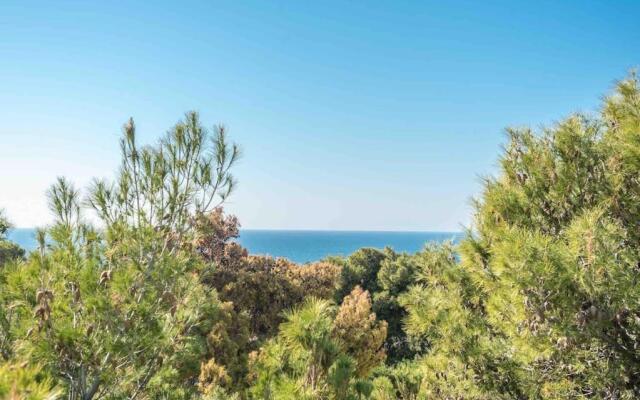 Saronis seaview 2bdr residence 500m from the beach