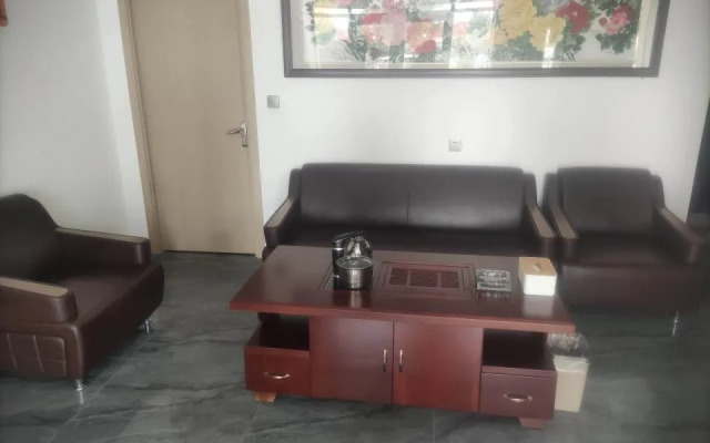 Huayi Hotel (Puyang East High-Speed Railway Station)