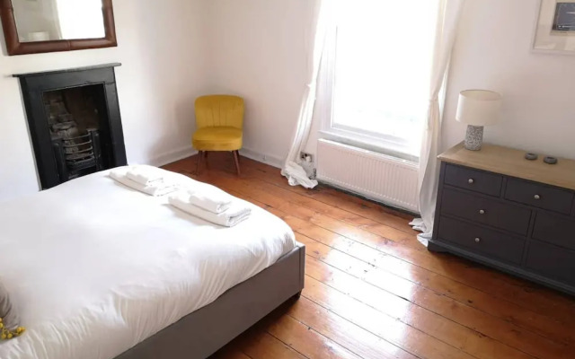 Townhouse in Clifton Village - R&R Guesthouse 3