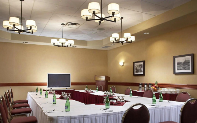 Four Points by Sheraton Edmonton South