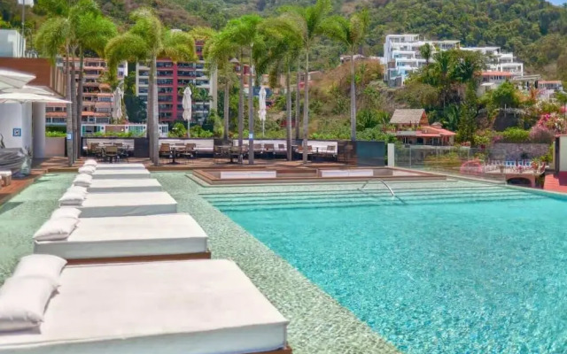 Soho PV Stunning Views Luxury Heated Rooftop Pool