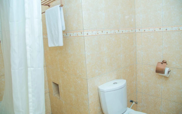 Royal Crest Hotel & Suites