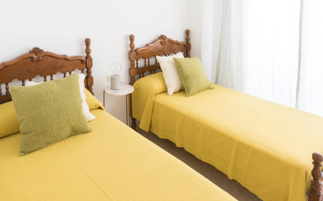 Beautiful apartment with terrace near the beach