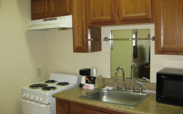 Scottish Inn and Suites