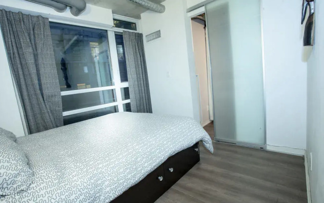 Pinnacle Suites - Chic Downtown Loft