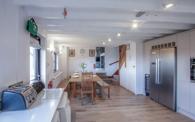 Stormy Castle - 6 Bedroom - Llangenith