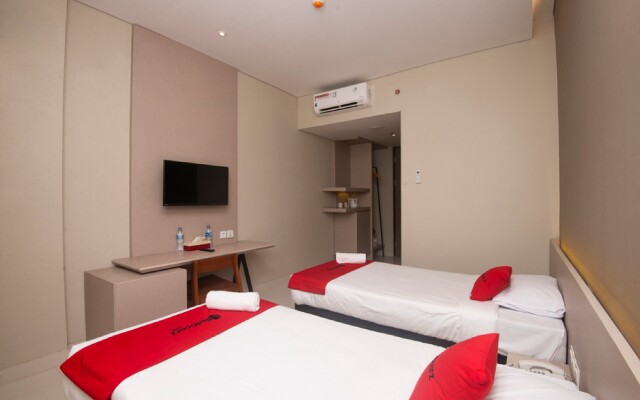 RedDoorz Plus @ Jakarta International Equestrian Park