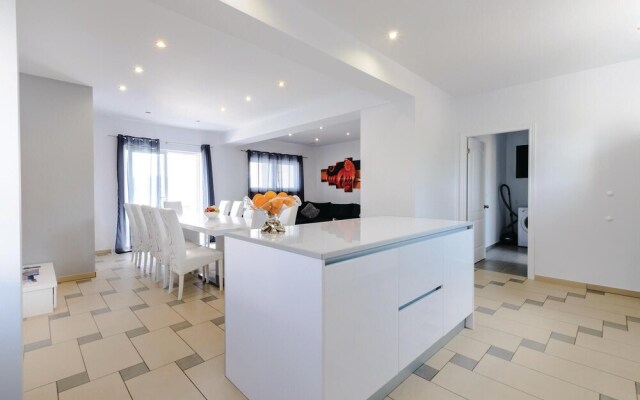 Nice Home in Sreser with Hot Tub, Sauna & WiFi