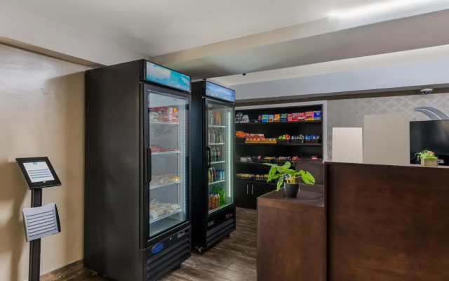 Quality Inn & Suites Airport