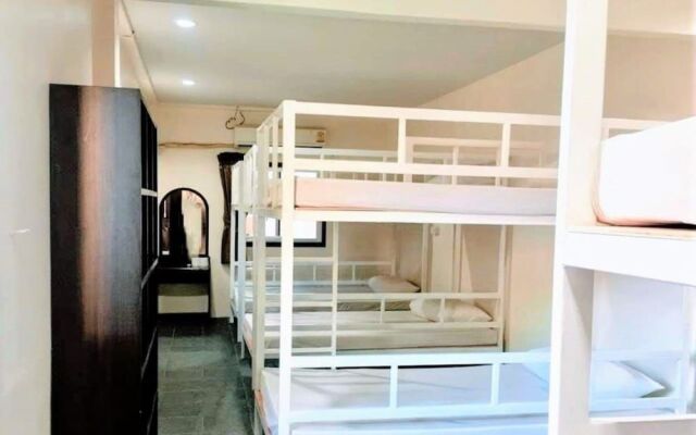Golden Bee PhiPhi Hostel