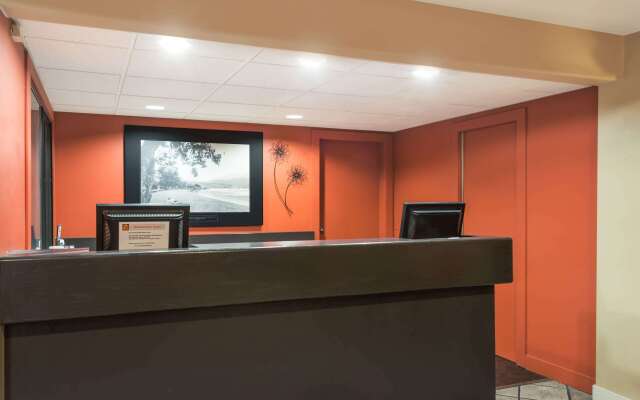 Super 8 by Wyndham Kelowna BC