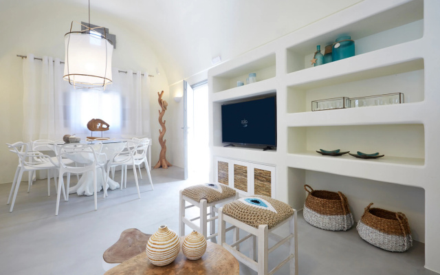 2 Bedroom Eolia Kamari Villa 100m2 with Private Heated Pool