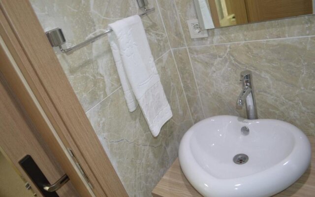 Roz Otel