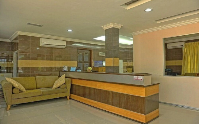 Penarak Bamboo Beach Motel