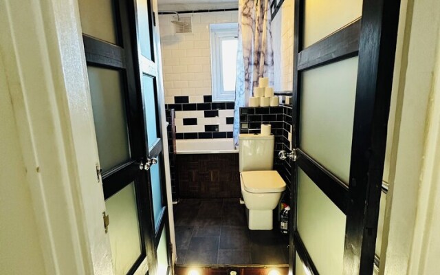 Immaculate 3-bed Apartment in London