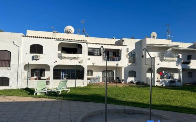Apartment T2 with swimming pool, patio and BBQ for a big family
