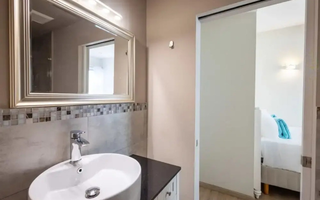 Grand Urban Elegance - City Center Luxury