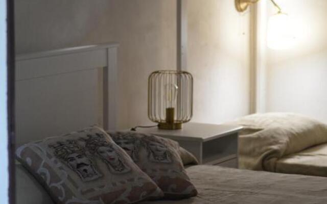 Il Cigno Reale - Rooms Leasing Touristic - Ragusa-White