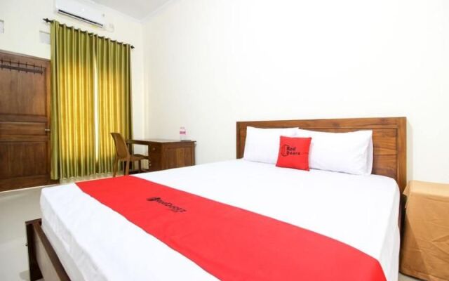 RedDoorz near UII Jakal 2