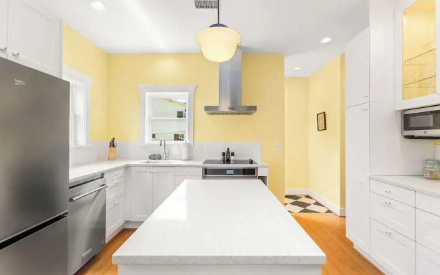 Phinney's Newest Family House with BBQ