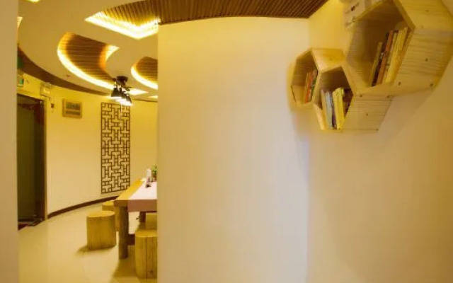 Ouranjian River-view Hotel