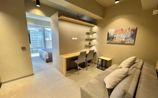 ICON 100 Luxury Apartasuites