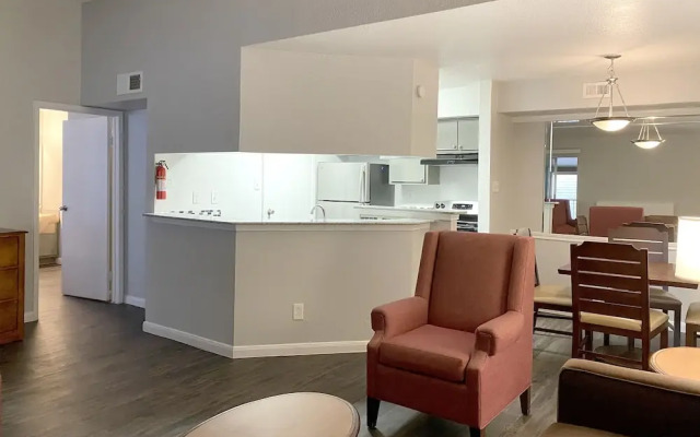 OYO Apartments at Bella Vista
