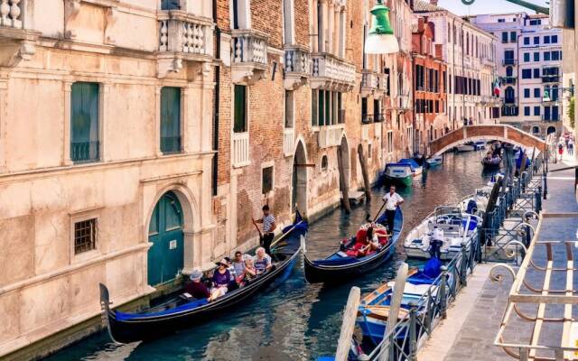 San Severo Bright Stylish Apartments Canal View