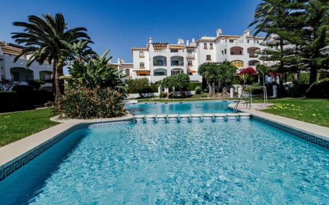 CB1- Sweet flat, shared pool in perfect location