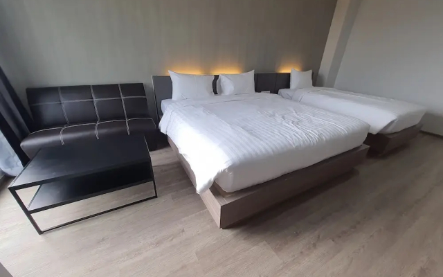 Double D Hotel