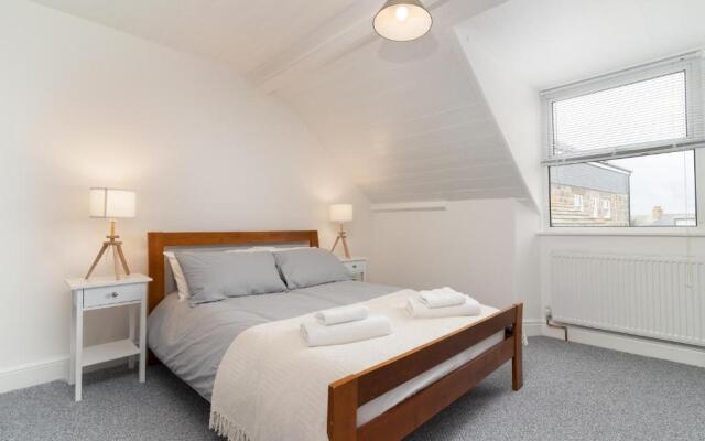 Bright  Town Center  2 bed Penzance