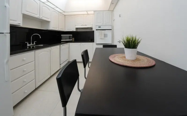 Tides Hollywood Apartments