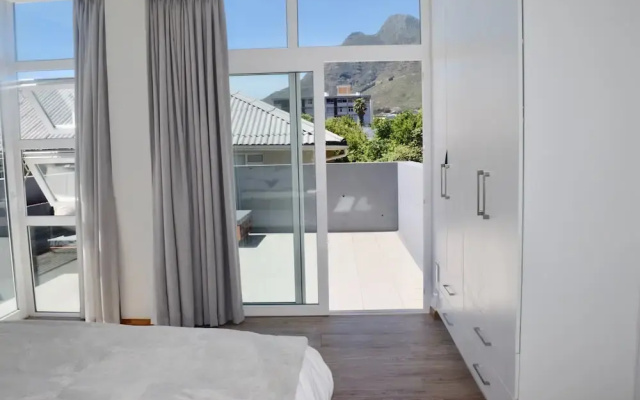 2 Bedroom Apartment With Table Mountain Views