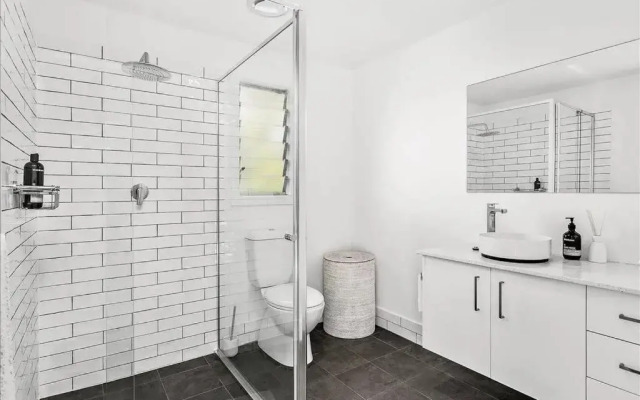 Adorable 1 bedroom guesthouse with firepit