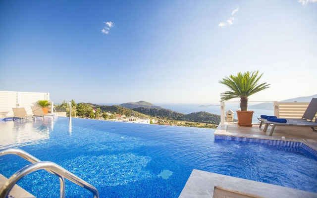 Villa Lamer by Akdenizvillam