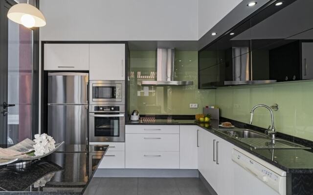 Vivenda Ajuda by An Island Apart