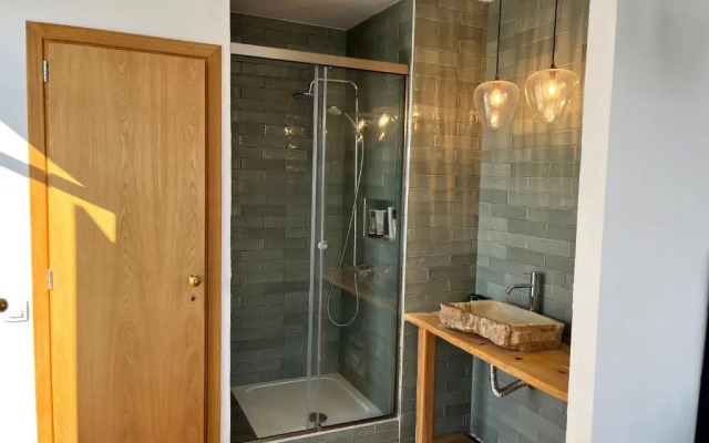 Lovely 1 Bed Townhouse with patio