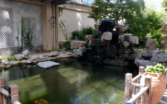 Sanhe International Hotel