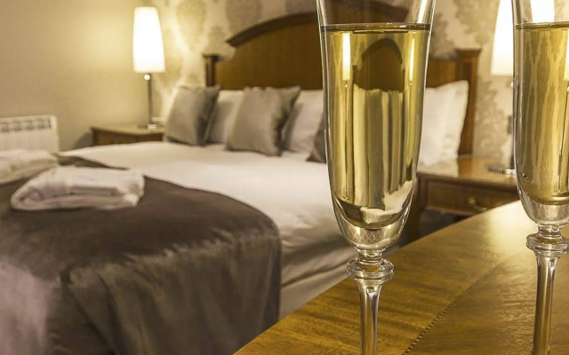 TF Royal Hotel